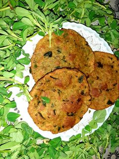 मेथी मटर कचौड़ी(methi matar kachori recipe in hindi) रेसिपी मुख्य फोटो