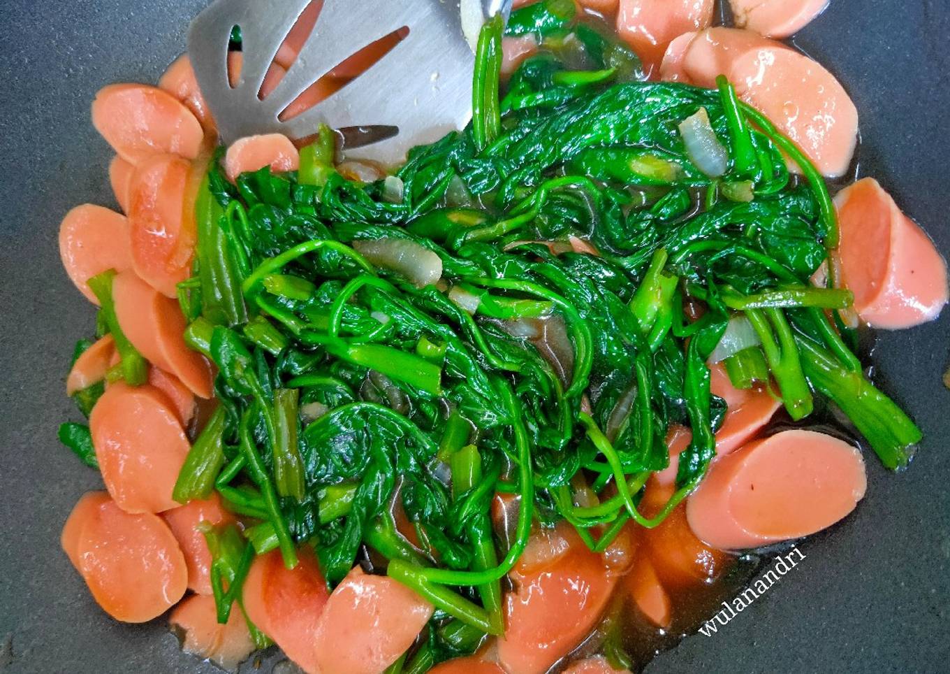 Sosis kangkung goreng