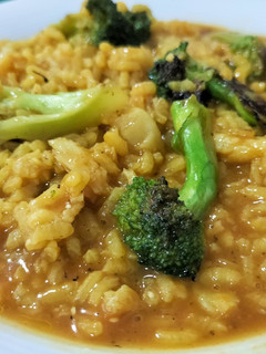 Una foto de Arroz meloso de bacalao y brócoli