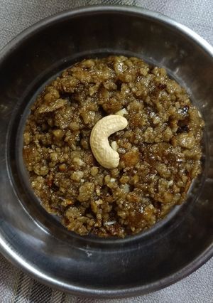 બાજરા નાં રોટલા નું ચુરમુ(rotlo churmu recipe in gujarati) રેસીપી મુખ્ય ફોટો