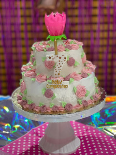 Una foto de Torta de Dos Pisos de Cumpleaños