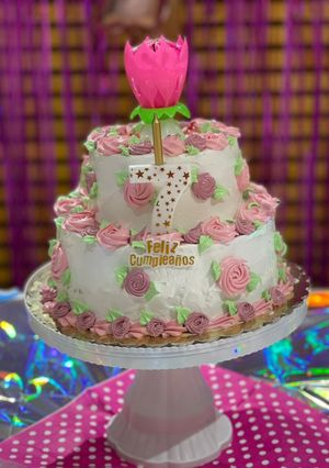 Una foto de Torta de Dos Pisos de Cumpleaños