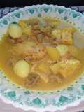 Gulai Encer Campur (ayam,tetelan,telur puyuh dan tahu)