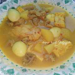 A picture of Gulai Encer Campur (ayam,tetelan,telur puyuh dan tahu).