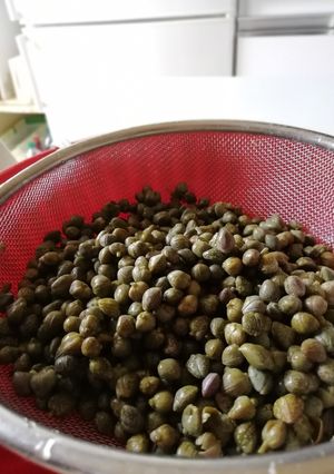 Foto di Capperi dissalati e messi sottaceto