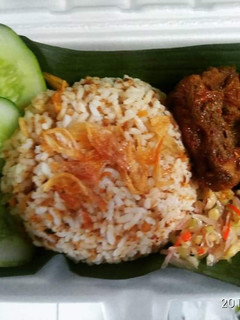 Foto resep Nasi tutug oncom dengan sambal matah dan iga goreng