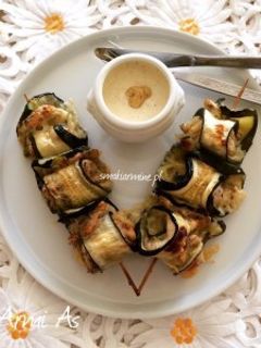 Zdjęcie przepisu Roladki z cukinii z kurczakiem i mozarellą.