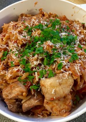 A picture of Chicken Giouvetsi.