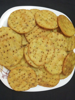 ફરસી પૂરી (Farsi Poori Recipe In Gujarati) રેસીપી મુખ્ય ફોટો