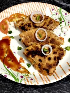 लेफ्टओवर रोटी चीज़ सैंडविच (leftover roti cheese sandwich recipe in Hindi) रेसिपी मुख्य फोटो