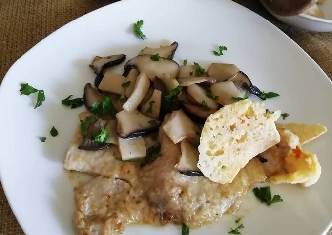 Il modo più semplice a Preparare Veloce Scaloppine con funghi porcini e chips di parmigiano reggiano croc