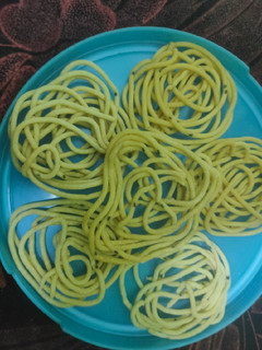 தேங்காய்ப்பால் முறுக்கு (Thenkaaipaal murukku recipe in tamil) செய்முறை முக்கிய புகைப்படம்