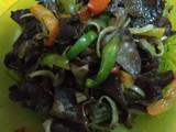 Tumis jamur kuping pedas