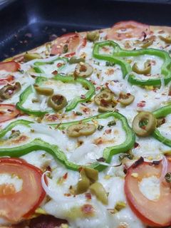 صورة لوصفة بيتزا الدجاج و الخضار 😍🍕
