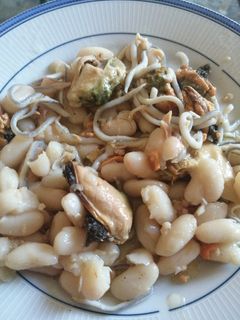 Una foto de Ensalada de alubias marinera express
