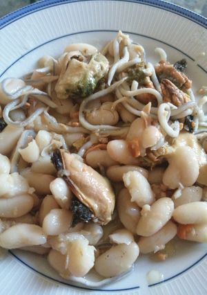 Una foto de Ensalada de alubias marinera express