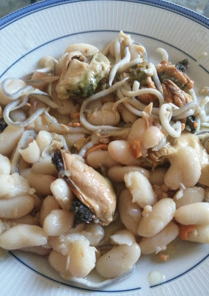 Una foto de Ensalada de alubias marinera express