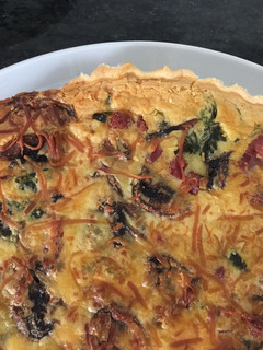 Una foto de Quiche de acelgas y champiñones