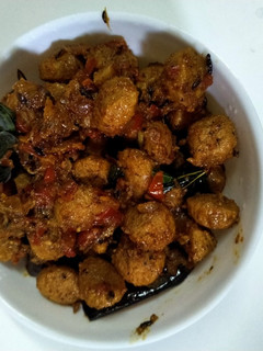 மீல் மேக்கர் மிளகு வறுவல்/ Meal Maker Pepper fry செய்முறை முக்கிய புகைப்படம்
