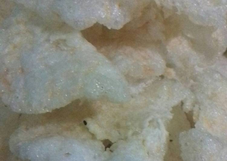 Kerupuk nasi plus wortel