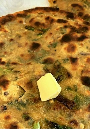 A picture of Methi Paratha.