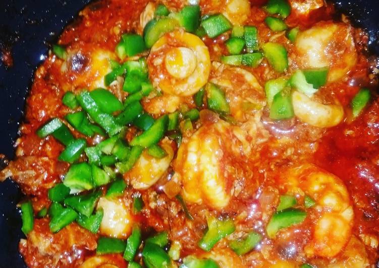 Simple Way to Make Quick Mushrooms, Prawns and Mashed Red Snapper in tomatoe Sauce
