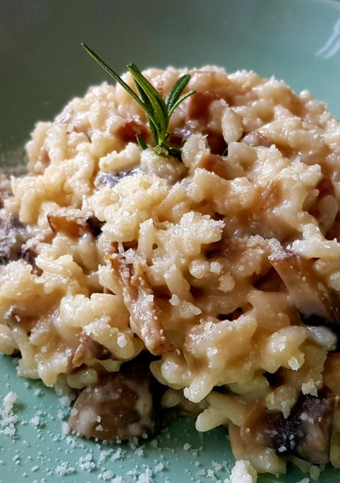 Una foto de Risotto de bacon y setas variadas