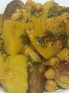 Una foto de Potaje de espinacas y albóndigas de bacalao