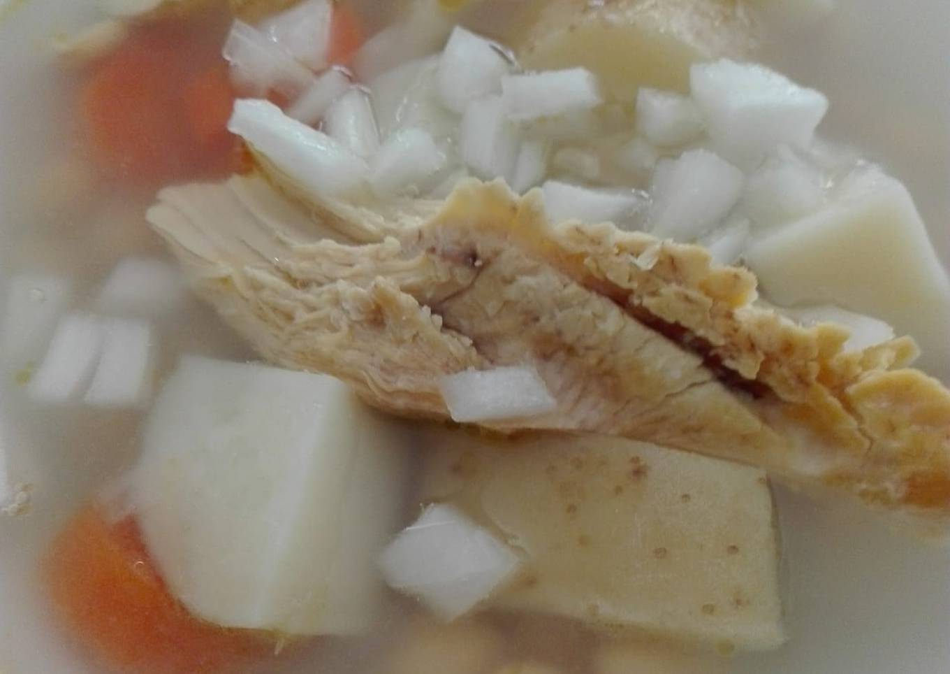 Caldo de pollo con verduras