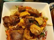 Una foto de yuca con chicharrón