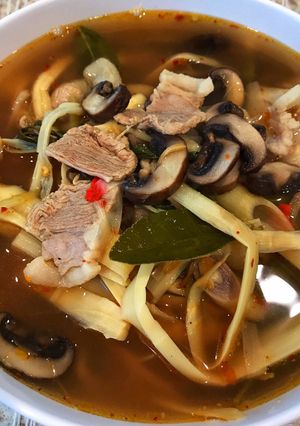 Hình của món Canh măng Lào.