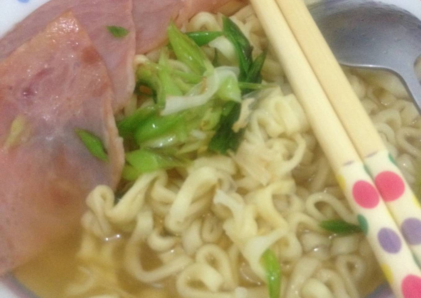 Ham Noddle ala Singapore & Hongkong untuk sarapan! (Dengan Resep Sup Kaldu Homemade)