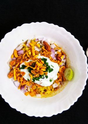 A picture of Dahi Missal.