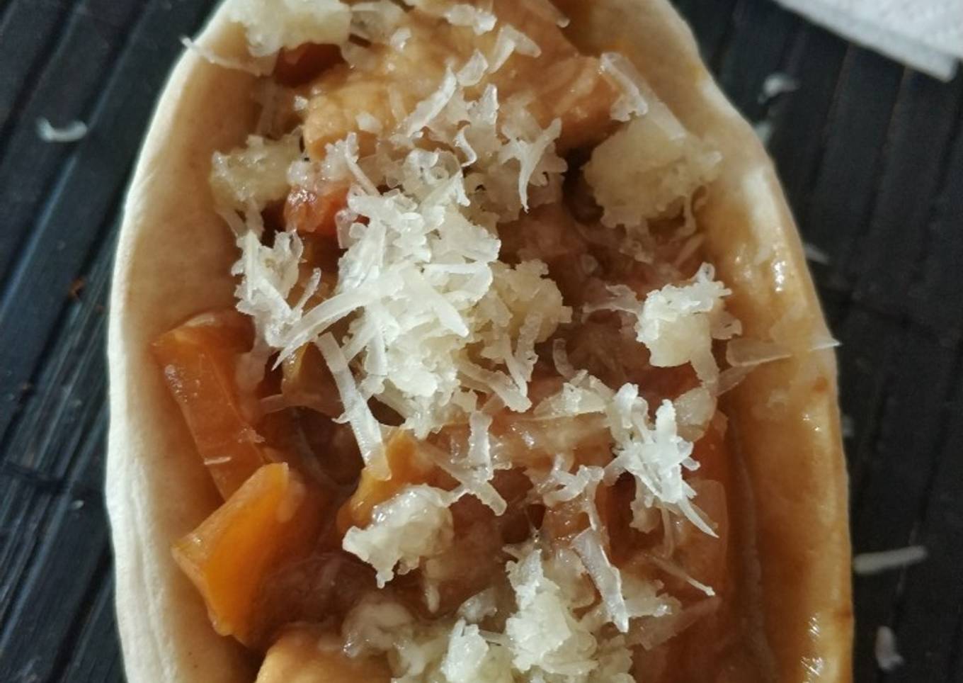 Barquitas de pollo teriyaki, pimientos y cebolla