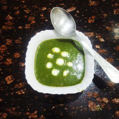 A picture of Creamy spinach soup.