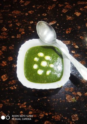 A picture of Creamy spinach soup.