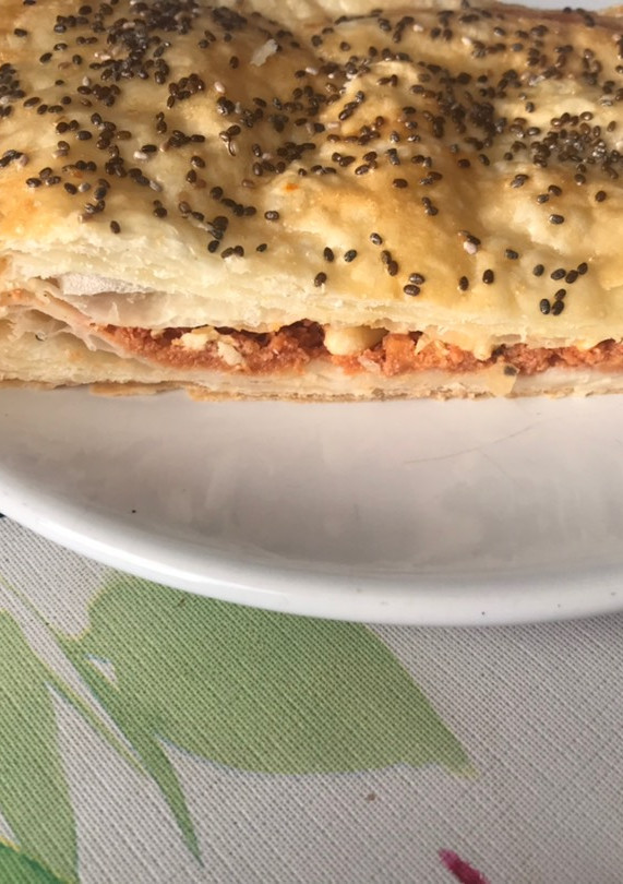 Una foto de Hojaldrado vegetariano con top de chía 🌱