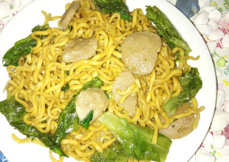 Mie goreng selada