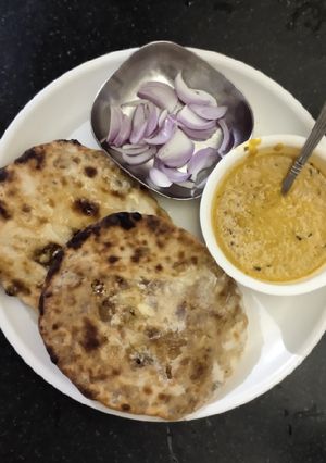 A picture of Cheese naan.