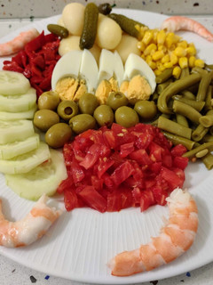 Una foto de Ensalada con langostinos