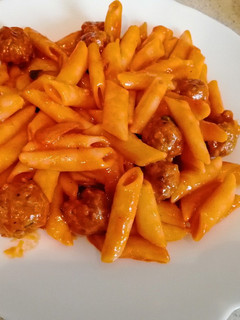 Una foto de Macarrones con albóndigas