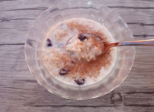 Una foto de Arroz con leche y pasas