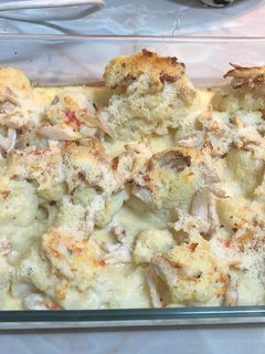 Una foto de Coliflor con pollo y salsa “sin nata” gratinado. 🍽
