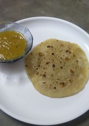 A picture of Daal paratha.