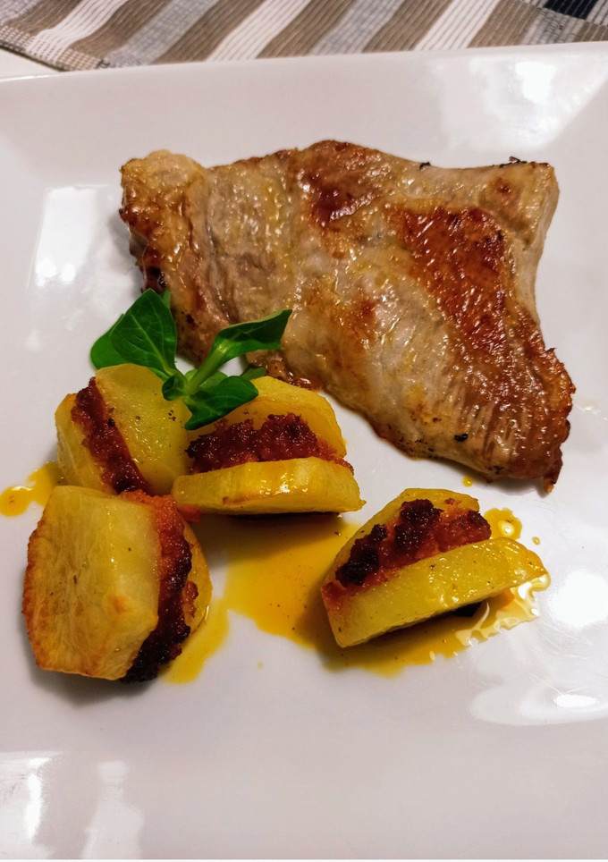 Una foto de Patatas rellenas de sobrasada