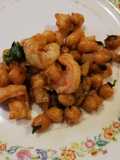 Camarones con garbanzos