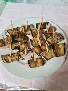 Una foto de Rollitos de berenjena