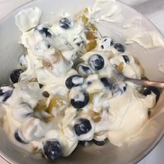A picture of Blueberry plum with yogurt - 2 min Breakfast.