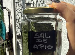 Una foto de Sal de apio