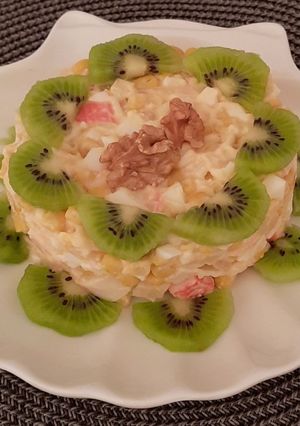 Фото Салат з крабовими паличками.